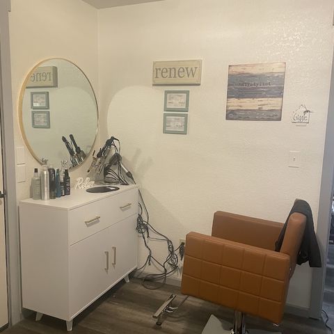 Kreations Hair Studio, hair salon in Florence, OR